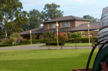 Carriage House Motor Inn - Accommodation Sydney 0