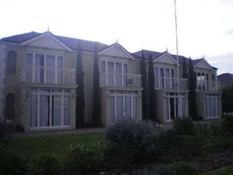 Colonial Village Motel - Sydney 4u 1