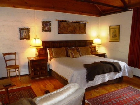 Hillside Country Retreat  - Sydney 4u 1