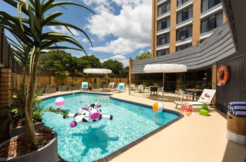 Atura Albury - Sydney 4u 2