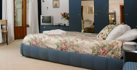 Chalet Swisse Spa Retreat - Accommodation Sydney 1