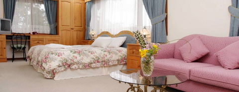 Chalet Swisse Spa Retreat - Accommodation Sydney 5
