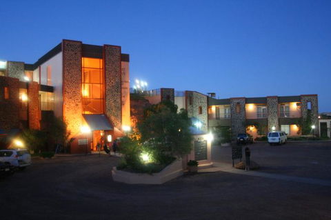Desert Cave Hotel - Sydney 4u 2