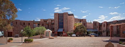 Desert Cave Hotel - Sydney 4u 3