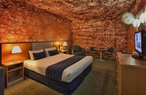 Desert Cave Hotel - Sydney 4u 8