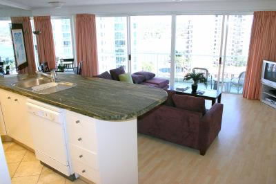 Surfers Mayfair - Accommodation Sydney 5