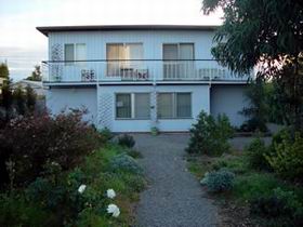 Salty Grape Beach House - Accommodation Sydney 0
