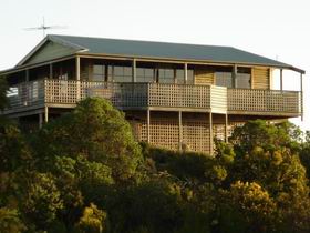 Lantauanan - The Lookout - Accommodation Sydney 0