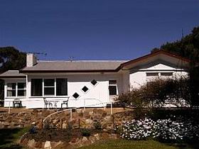 The Pines Holiday Home - Accommodation Sydney 0