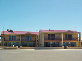 Tumby Bay Hotel Seafront Apartments - Sydney 4u 0