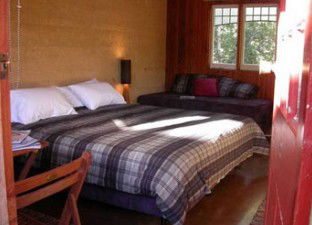 Red Poles - Accommodation Sydney 3