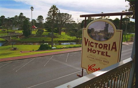 Victoria Hotel - Strathalbyn - Sydney 4u 4