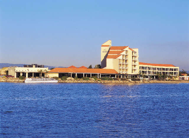 West Lakes SA Accommodation Sydney