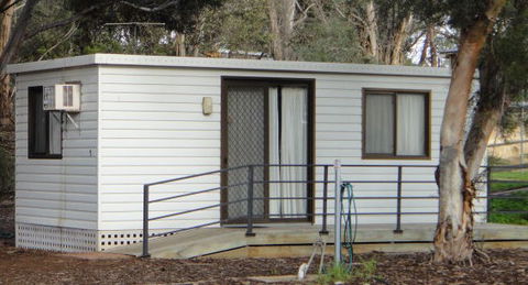 Long Island Caravan Park Cabins - Accommodation Sydney 1