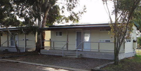 Long Island Caravan Park Cabins - Accommodation Sydney 6