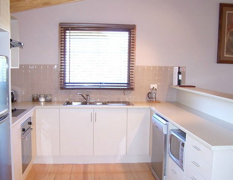 McLaren Ridge 3 - McLaren Ridge Log Cabins - Accommodation Sydney 2