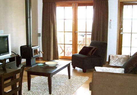 McLaren Ridge 3 - McLaren Ridge Log Cabins - Accommodation Sydney 4