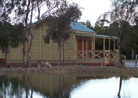 McLaren Ridge 3 - McLaren Ridge Log Cabins - Accommodation Sydney 7