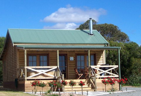 McLaren Ridge 3 - McLaren Ridge Log Cabins - Accommodation Sydney 8