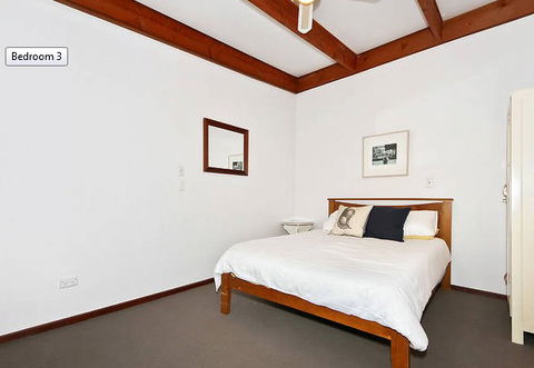 Sea Sand And Scrub Holiday House - Accommodation Sydney 2