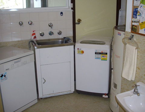 Riverfront Holiday House - Sydney 4u 1