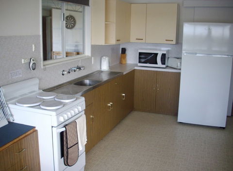 Riverfront Holiday House - Sydney 4u 3