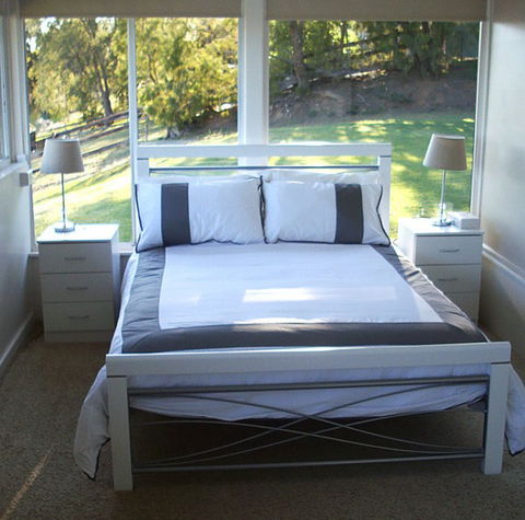 Riverfront Holiday House - Sydney 4u 4