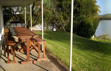 Riverfront Holiday House - Sydney 4u 10