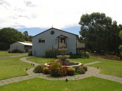 The Old Oak Bed And Breakfast - The Shearing Quarters - Accommodation Sydney 3
