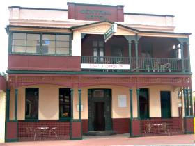 Central Hotel, Zeehan - Sydney 4u 0