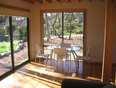 Four Seasons Holiday Cottages - Sydney 4u 5