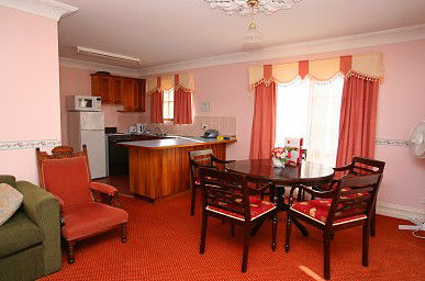 Hatchers Richmond Manor - Accommodation Sydney 5