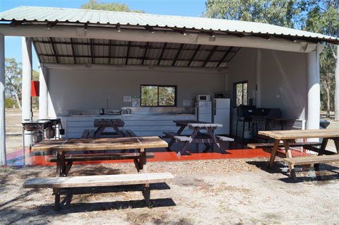 Rainbow Waters Holiday Park - Sydney 4u 5