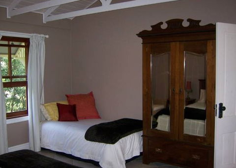 Hillcrest Cottage - Sydney 4u 5