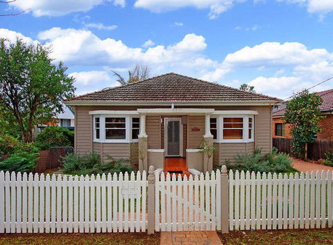 Berry Brook - Sydney 4u 1