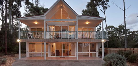 Lochani On The Bay - Accommodation Sydney 0