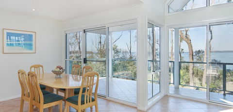 Lochani On The Bay - Accommodation Sydney 1