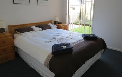 AnchorBell Holiday Apartments - Sydney 4u 4