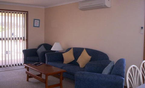 AnchorBell Holiday Apartments - Sydney 4u 5