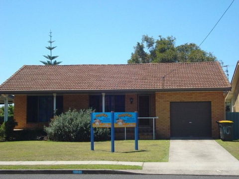 Aunty Mels Dog Friendly Holiday Cottage - Sydney 4u 0