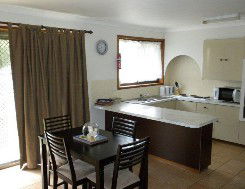 Aunty Mels Dog Friendly Holiday Cottage - Sydney 4u 1