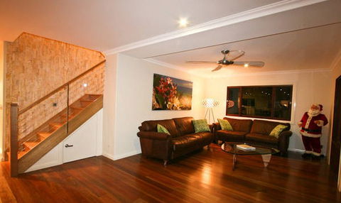 Away On Shirley Lane - Sydney 4u 5