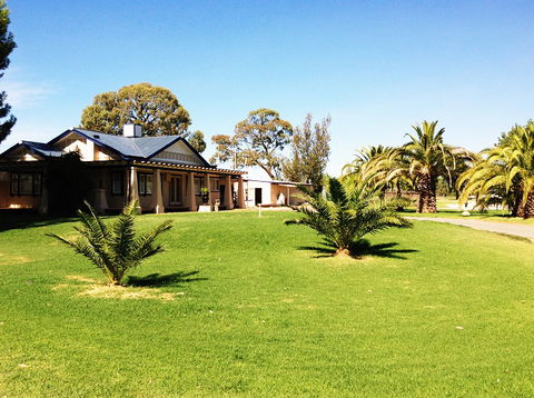 Curlwaa Caravan Park - Sydney 4u 0