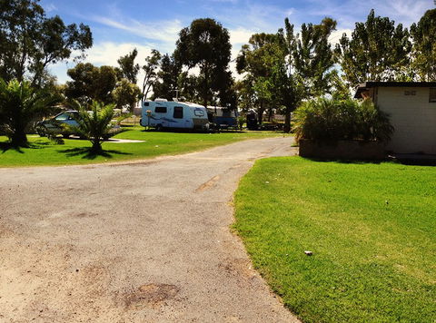 Curlwaa Caravan Park - Sydney 4u 1