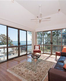 Magnus Street Treetops - Accommodation Sydney 1