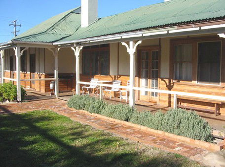 Gundagai Historic Cottages Bed And Breakfast - Accommodation Sydney 0