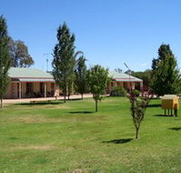 Narrandera Caravan Park - Sydney 4u