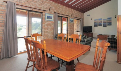 Baileys, Gerringong - Accommodation Sydney 3