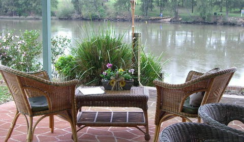 A Spot On The River - Sydney 4u 5