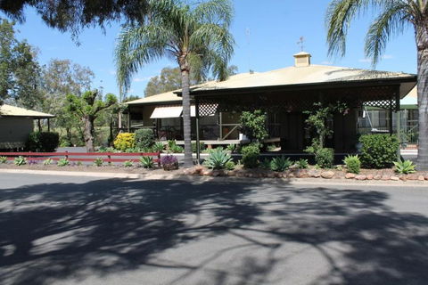 Lake Forbes Motel - Sydney 4u 0